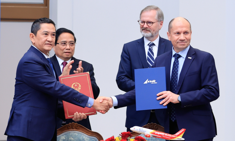 Vietjet 'bắt tay' trường bay F AIR - Cộng hoà Séc đào tạo phi công