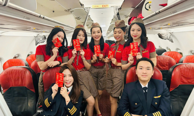 Những chuyến bay Tết và tình yêu bầu trời của gia đình phi công Vietjet