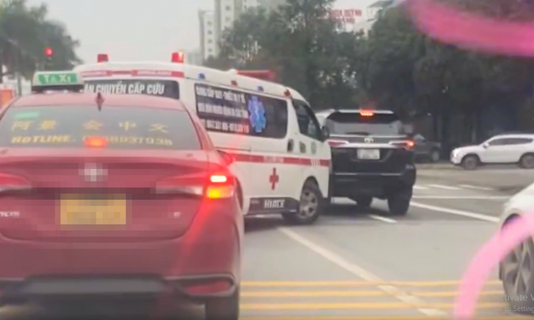 Cảnh sát giao thông nói về việc xử lý lái xe Toyota Fortuner không chịu nhường đường xe cứu thương