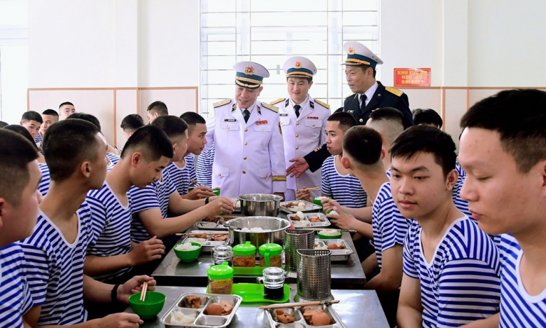 Lập nhóm Zalo, gửi ảnh ngày nhập ngũ cho gia đình chiến sĩ