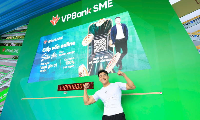 Nhiều gương mặt 'hot hit' xuất hiện tại gian hàng VPBank ở giải chạy đêm thành phố Hồ CHí Minh