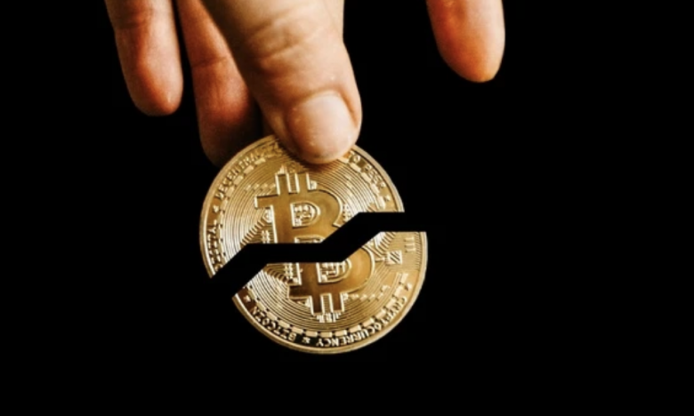 Giá Bitcoin tiếp tục giảm, chuyên gia cảnh báo 'có thể sụp đổ cực mạnh'