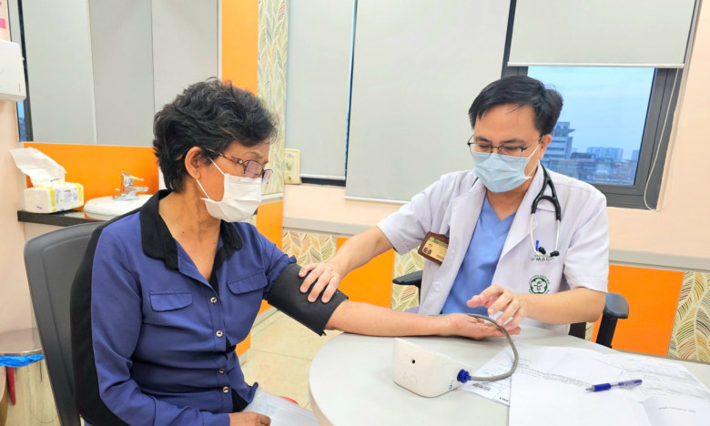 Người dân khám chữa bệnh vào thứ 7, Chủ nhật có được BHYT thanh toán?