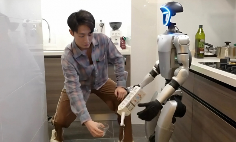 Chàng trai trẻ gây 'choáng' vì thuê robot làm bạn gái