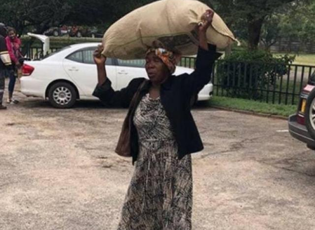 Làm việc tốt, được tỷ phú giàu nhất Zimbabwe tặng nhà, 1.000 USD/tháng