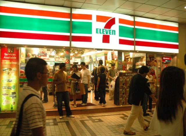Khi Seven-Eleven đến: Chào đón hay mất trắng?
