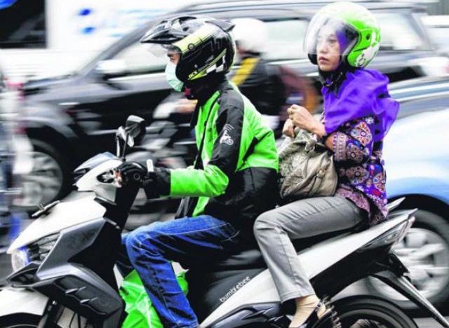 Go-Jek tranh thủ ‘hớt tay trên’ Grab, tuyển mộ cựu tài xế Uber