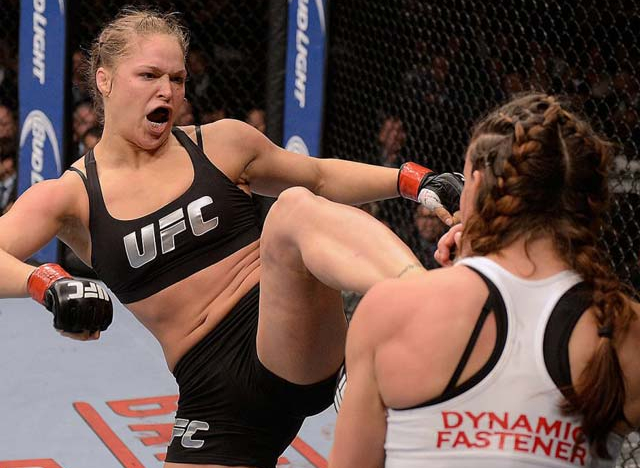 Võ sĩ nam Abbott thách đấu đồng nghiệp nữ Rousey: Trai lắm tật gặp gái... lắm mồm