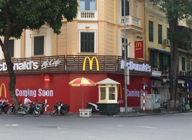 Vì sao 7-Eleven, Zara, H&M, McDonald 'ngại' ra Bắc?