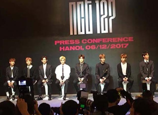 Fan thích thú với màn chào hỏi dễ thương của nhóm nhạc NCT 127