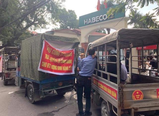 Xe ba gác vây kín cổng, HABECO nói gì?